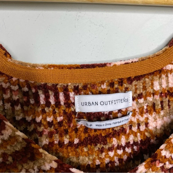 Urban Outfitters Earth Tones Chenille Knit Cropped V-Neck Sweater Size Small - Picture 4 of 10